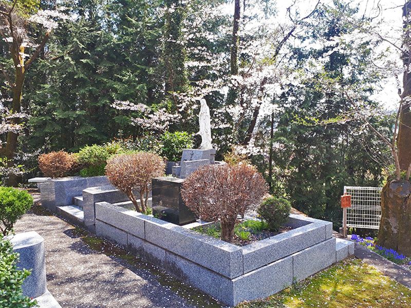 カトリック五日市霊園　自然豊かな霊園