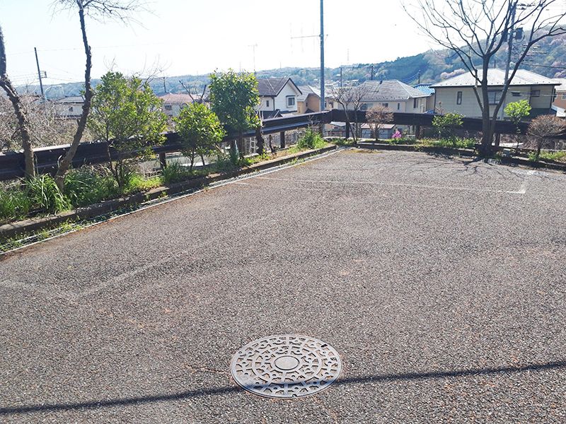 カトリック五日市霊園　舗装された駐車場