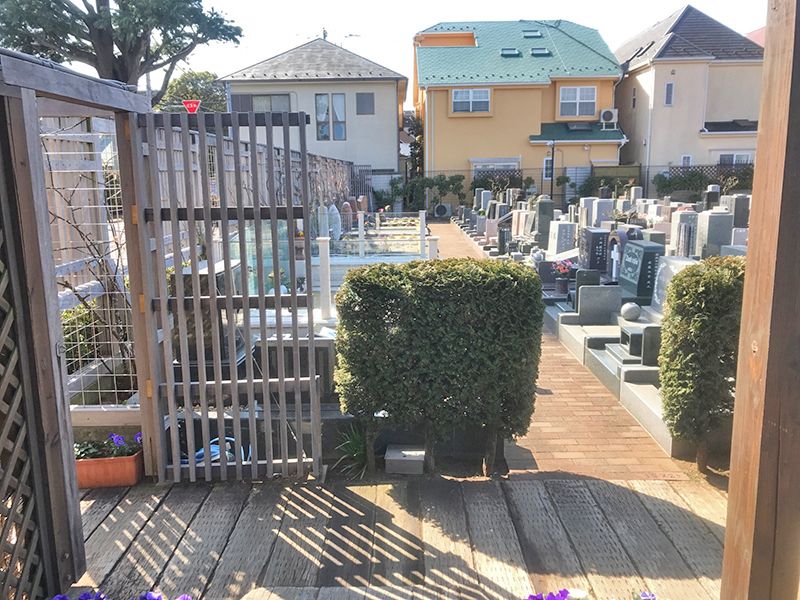 府中・国立メモリアルパーク　バリアフリーの参道