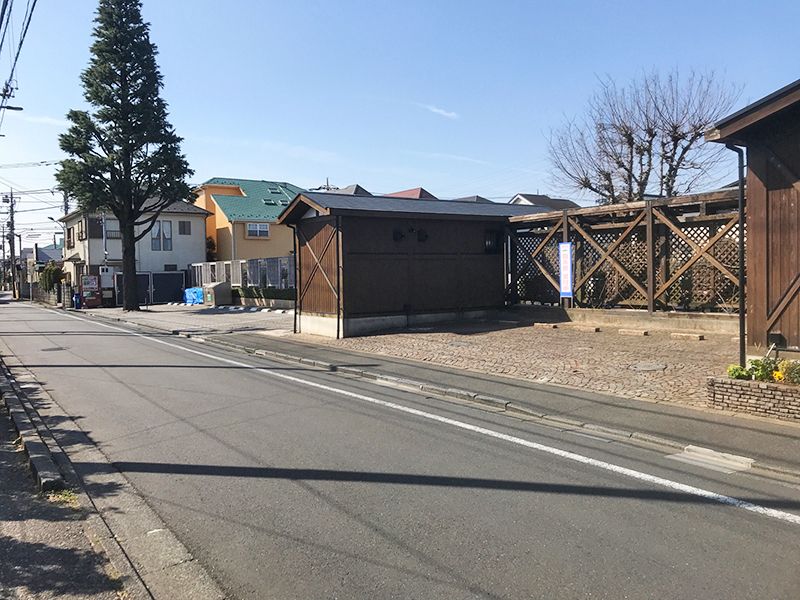 府中・国立メモリアルパーク　パーク入り口にある駐車場