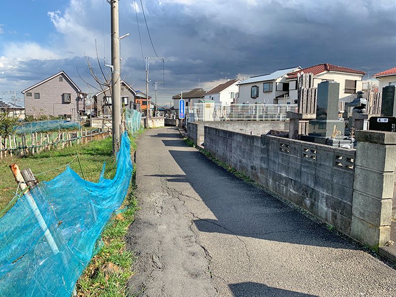 ひまわり墓苑　住宅街に囲まれた墓地