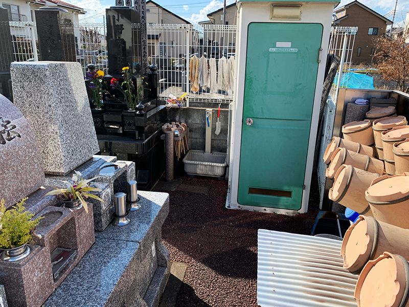 ひまわり墓苑　トイレも水汲み場も完備