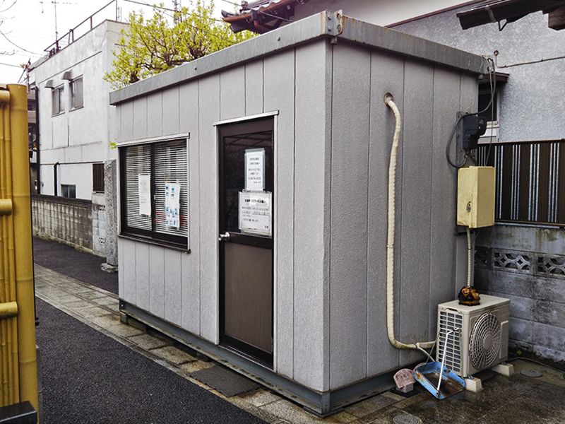 阿弥陀堂墓苑　墓苑内の小屋