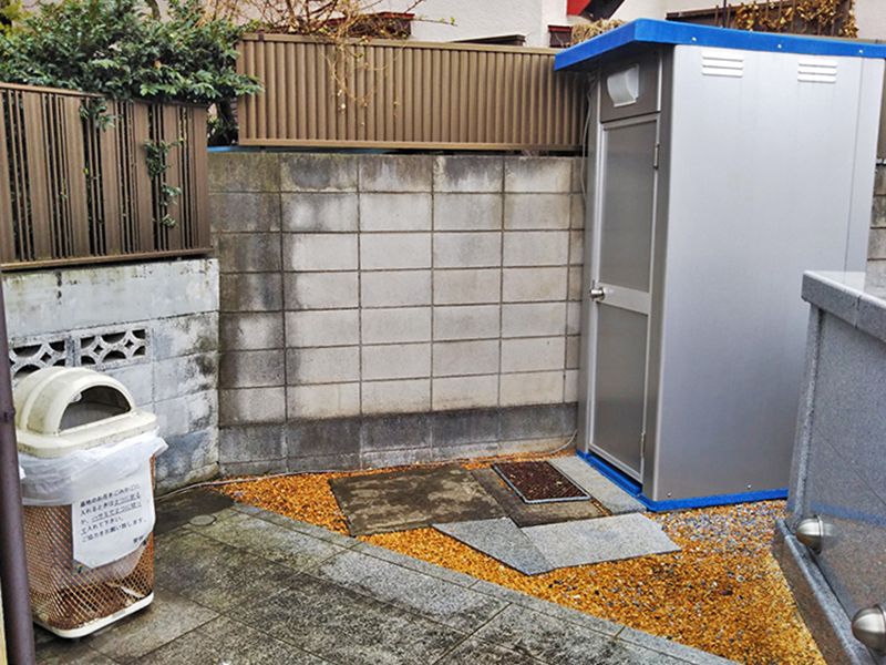 阿弥陀堂墓苑　墓苑内の小屋