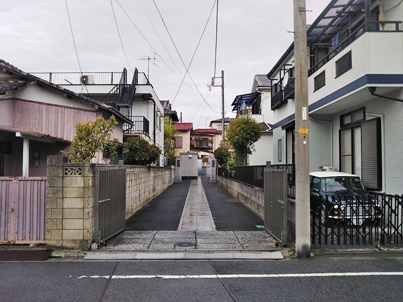 阿弥陀堂墓苑　住宅街にある墓苑入り口