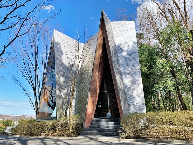 狭山湖畔霊園　デザイン的な礼拝堂