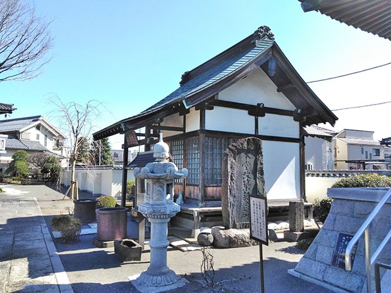 川口樹木葬墓地　苑内の記念碑