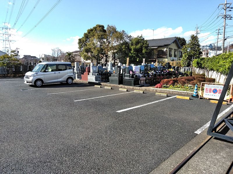 メモリアルガーデン川口　広々とした駐車場