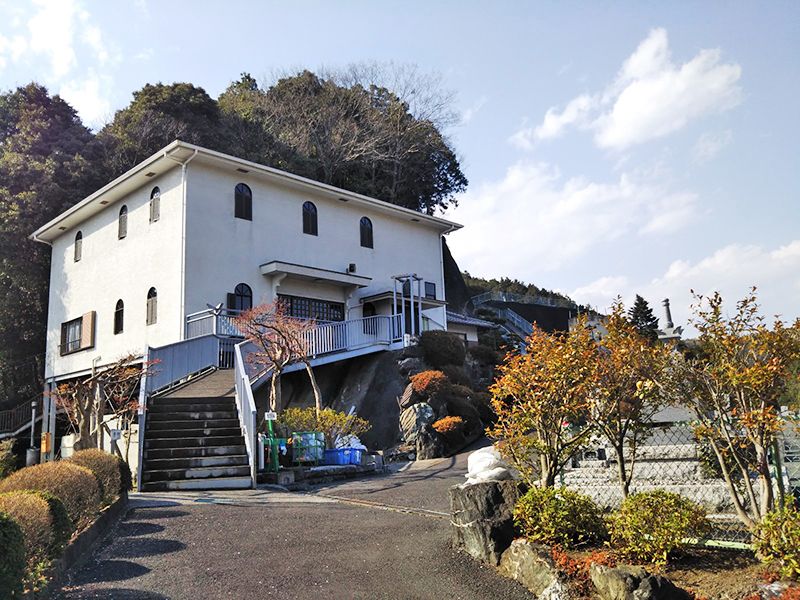 西武セミトリーパーク霊園　高台にある本堂