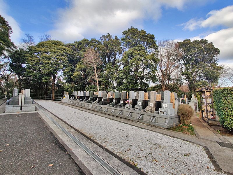 三ツ池の杜墓苑　和型の墓石だけが並ぶ区画