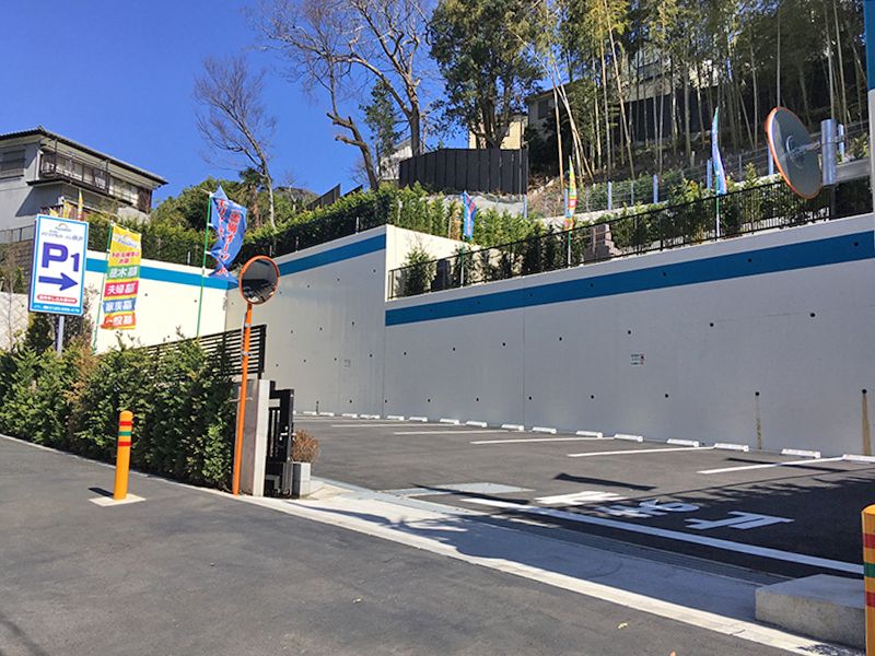 メモリアルガーデン藤沢　駐車場入り口