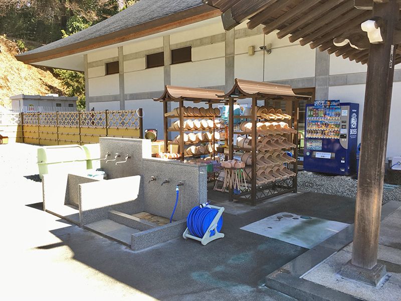 城山湖霊園　整理整頓された水汲み場