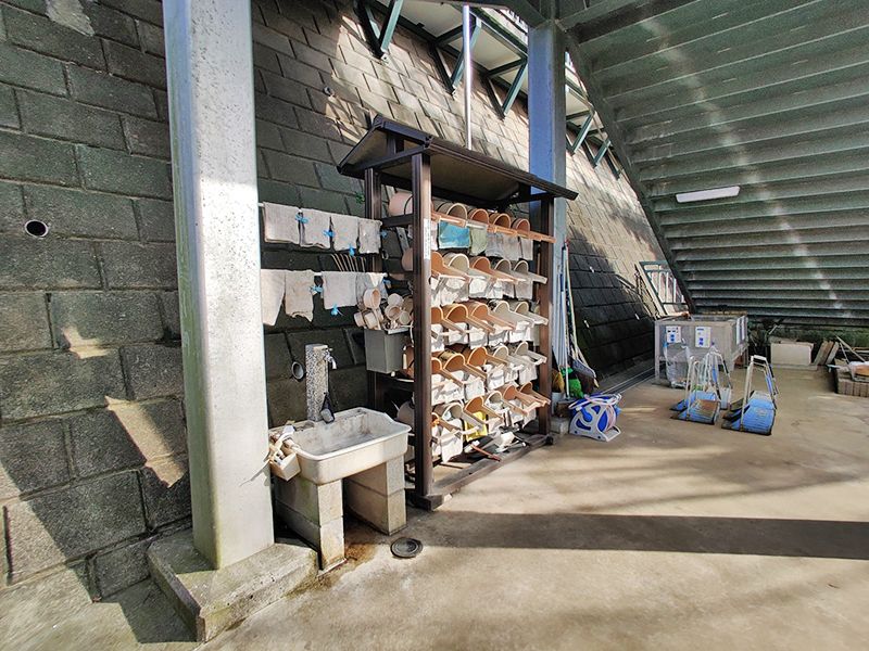 寺尾墓苑　水汲み場と参拝道具