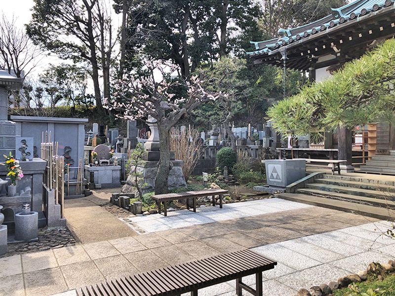 戸塚花観音墓苑　本堂前の墓域の雰囲気