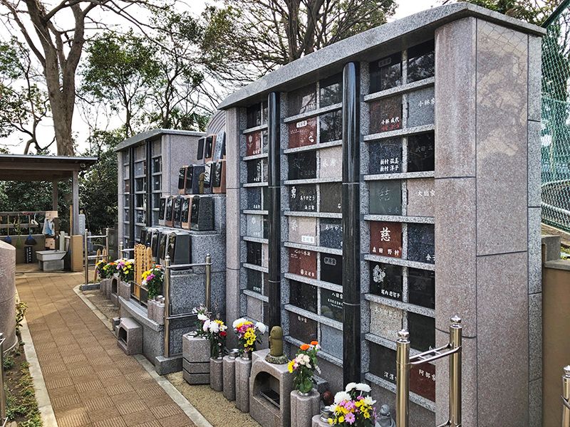 戸塚花観音墓苑　個別に区画された個別納骨室に埋葬するお墓「にじ」
