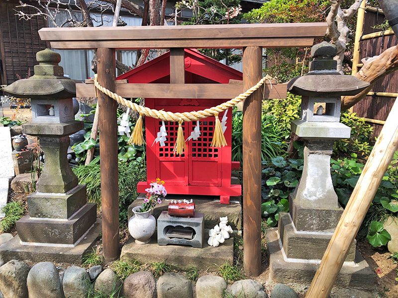 戸塚花観音墓苑　海藏院内にある摂社