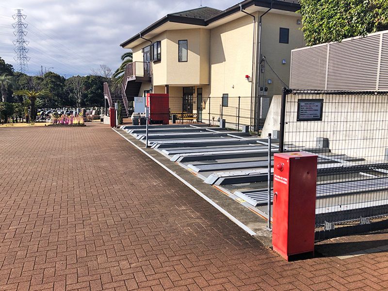 横浜二俣川霊園　整備された駐車場