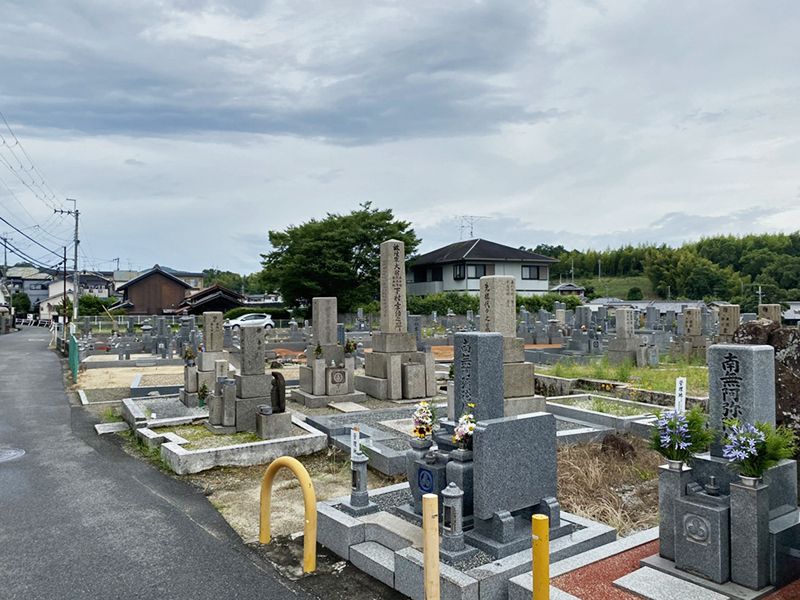 穴虫二上共同墓地