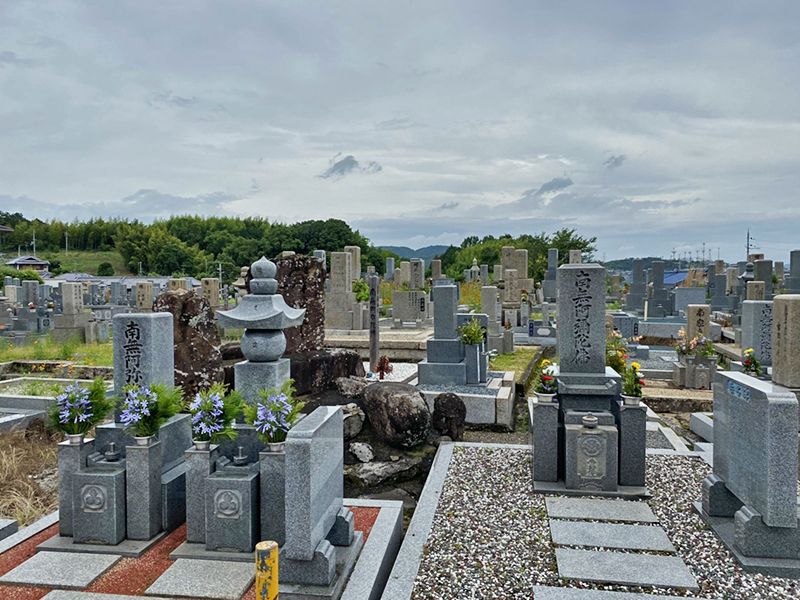 穴虫二上共同墓地