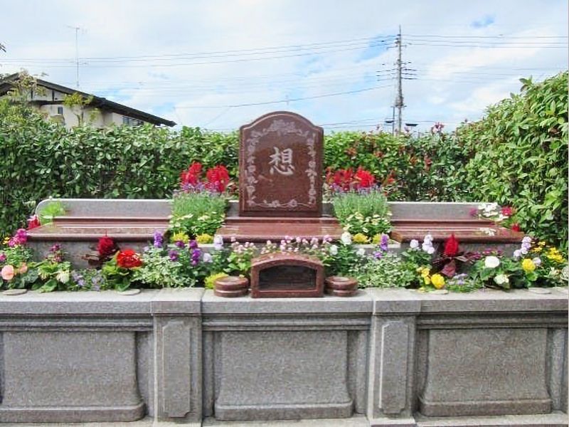 吹上霊園　手入れが行き届いた花壇