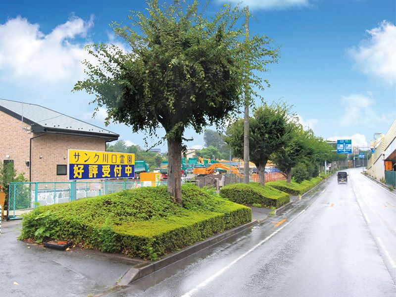 サンク川口霊園　公道から見える看板