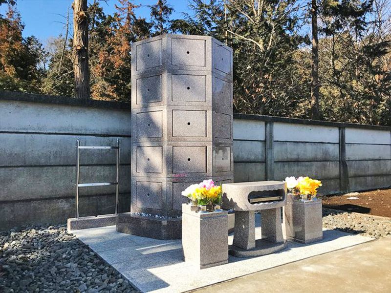 常円寺 のうこつぼ　御影石が美しい墓石