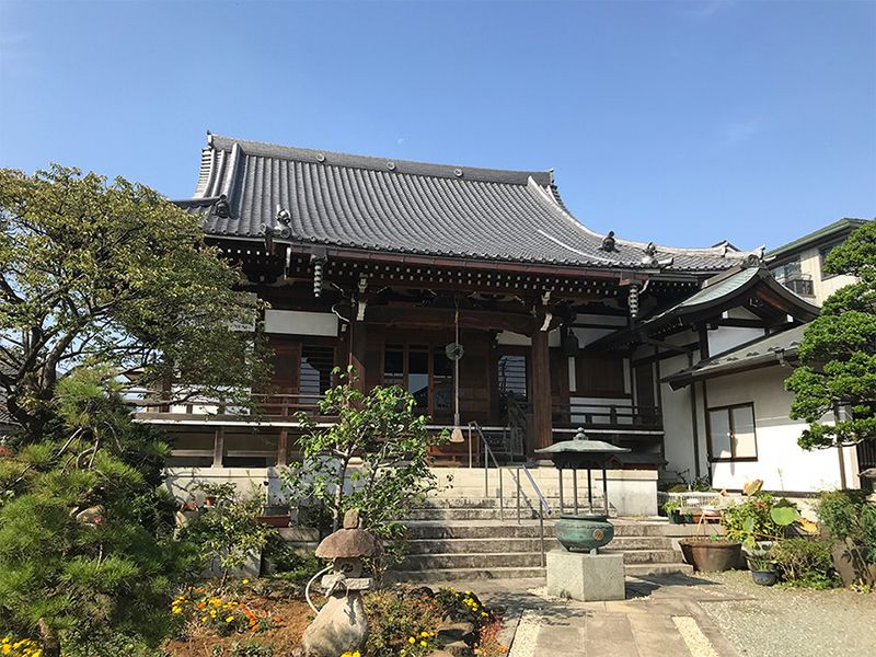 天然寺 のうこつぼ　趣がある本堂