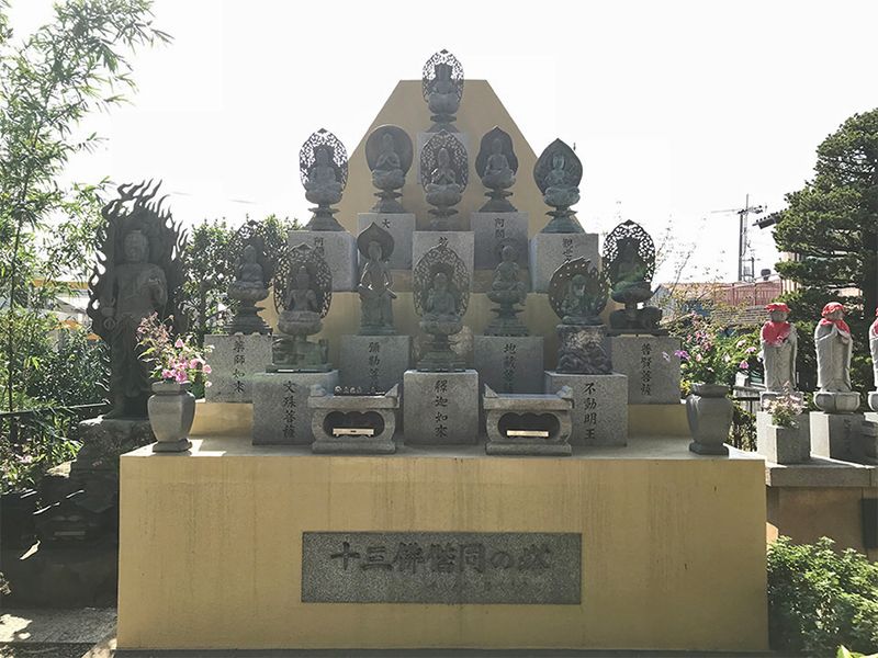 天然寺 のうこつぼ　永代納骨堂「十三仏楷同の塔」