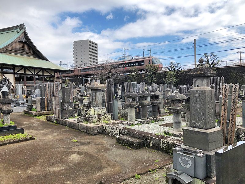 大久寺　開放的な苑内