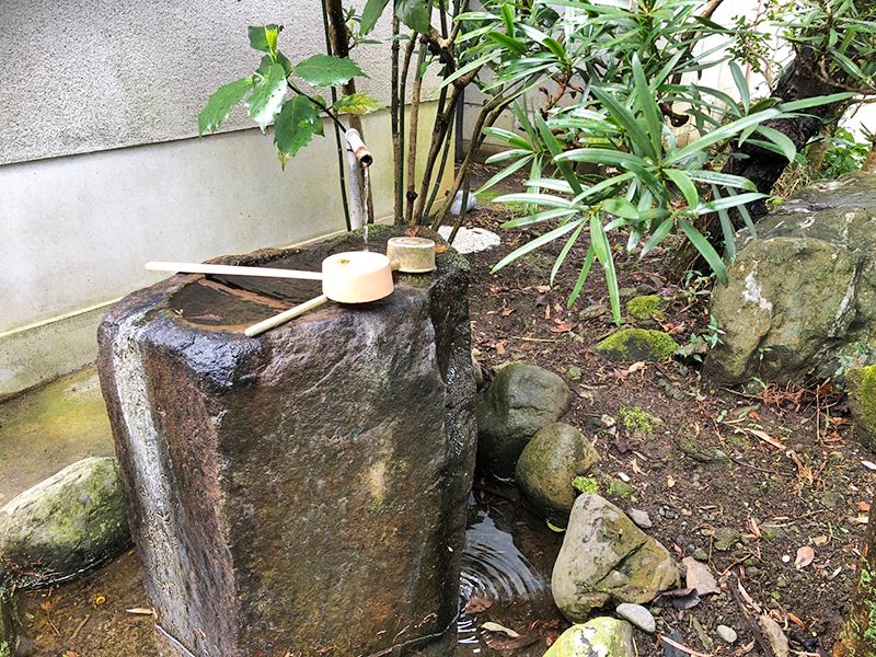 寳泉寺　情緒あふれる手水舎
