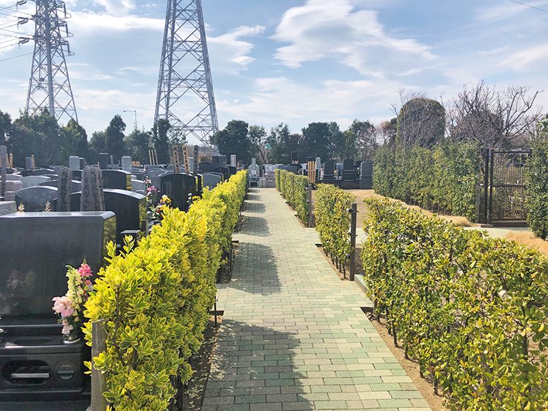 四季の杜 花見川霊苑　平坦な参道