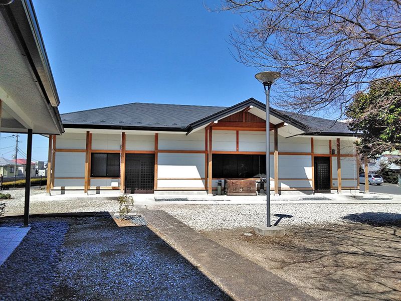 二度栗山墓苑　白壁が美しい本堂