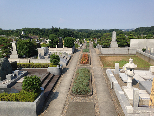 東京霊園　緑豊かでゆとり設計の墓域