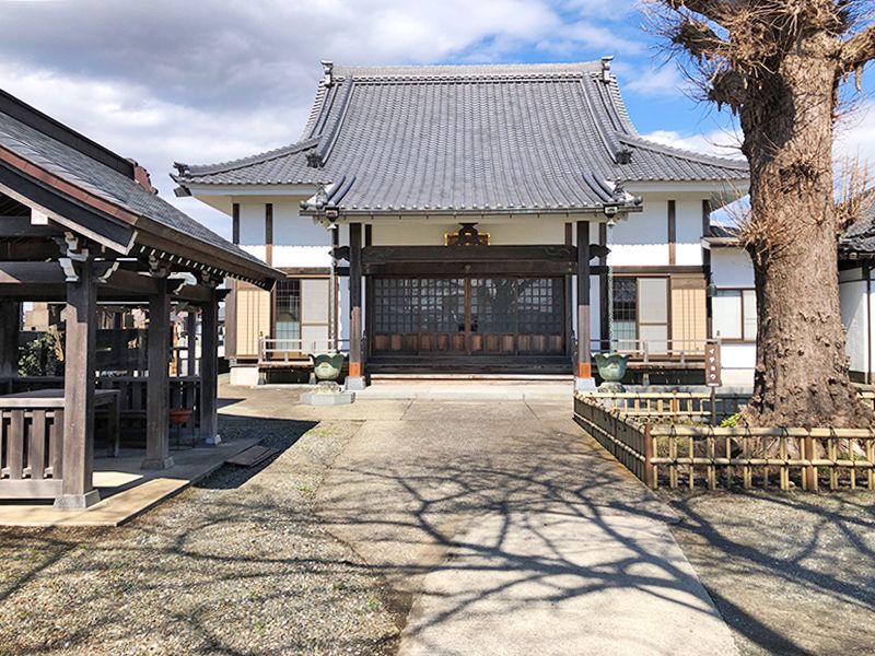 蓮生寺　優しい光が差し込む本堂