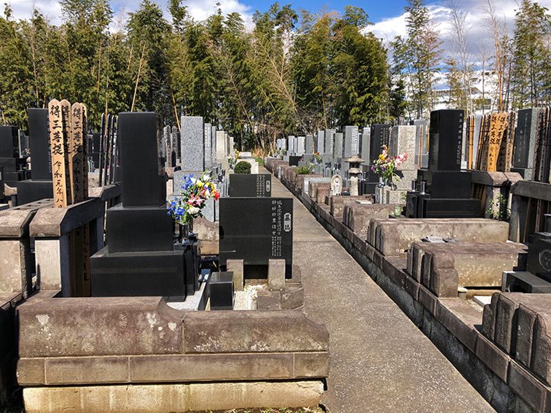 蓮生寺　広々とした墓域