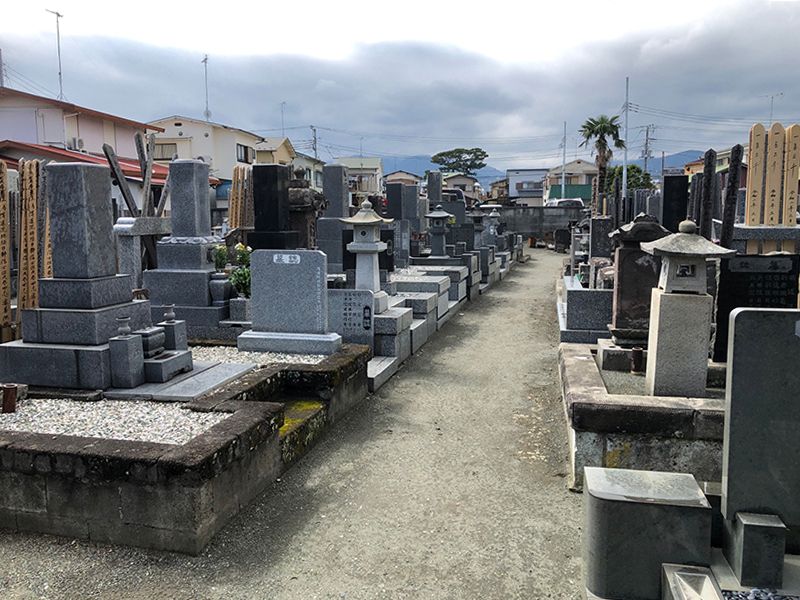 弘経寺　参道はバリアフリー設計