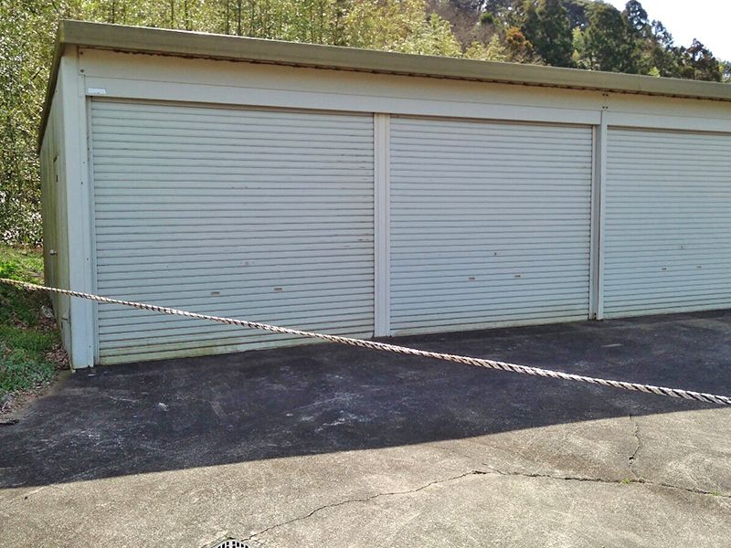 神崎共同墓地　敷地内の倉庫