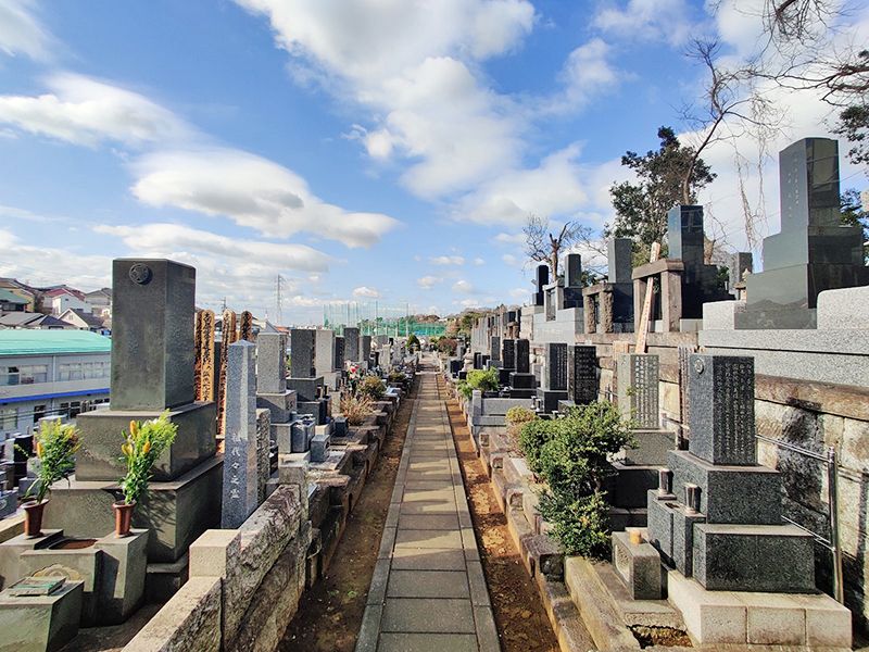 鶴見霊園　水はけのよい参道