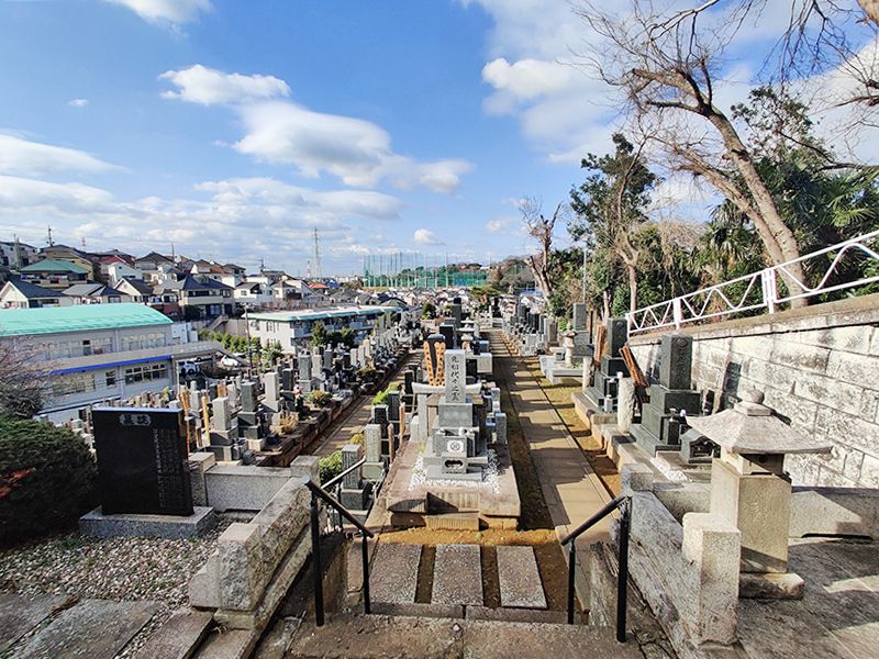 鶴見霊園　日当たり良好な墓地