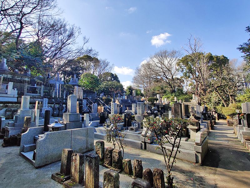 建功寺墓地