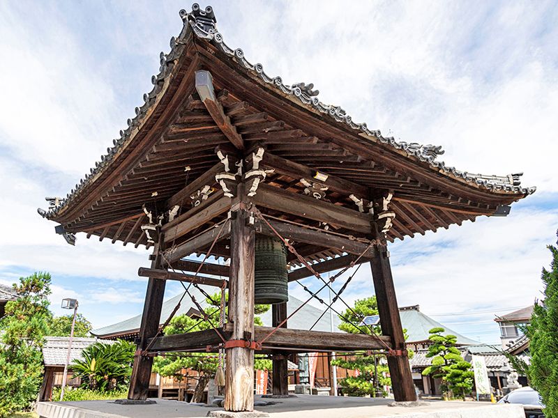 實成寺の鐘楼堂