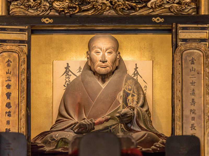 實成寺の開山堂にある阿闍梨日妙上人