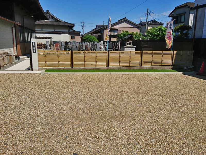 入り口と西側駐車場