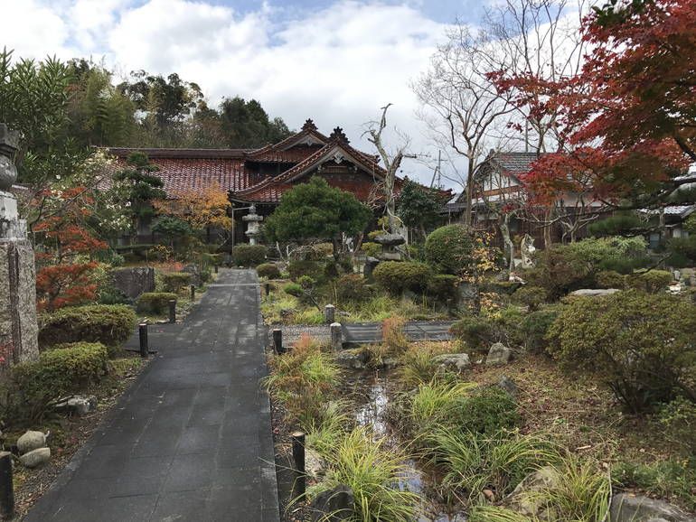龍勝寺霊園