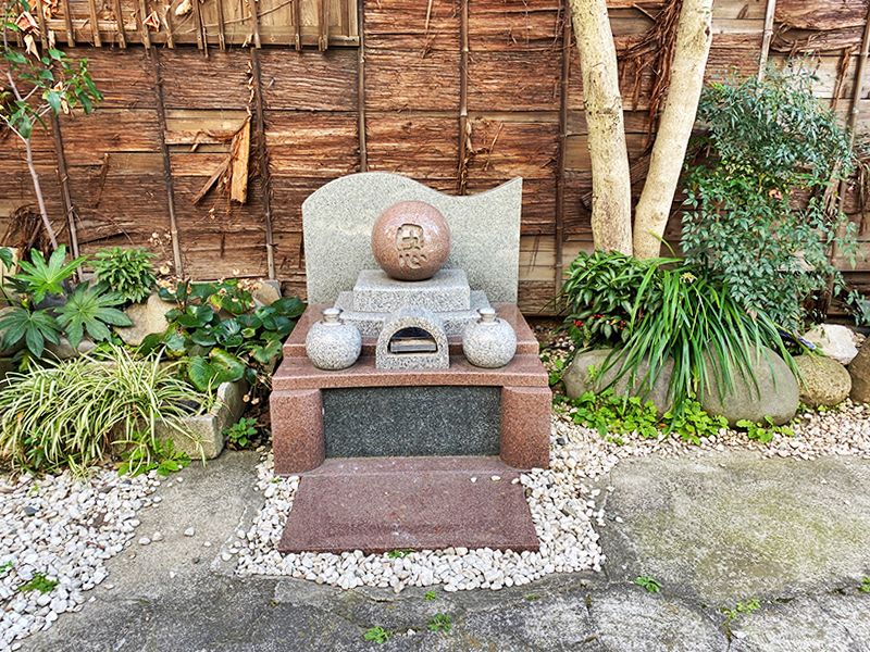 東上野霊苑　霊園内供養碑