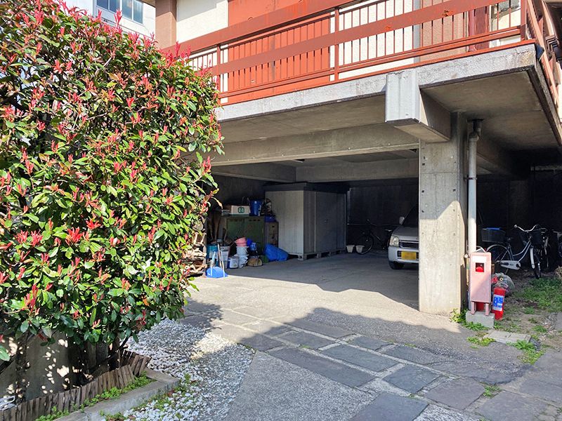 東上野霊苑　駐車場と駐輪場