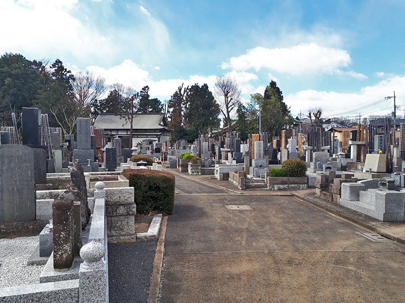 日野市営墓地　バリアフリーの参道