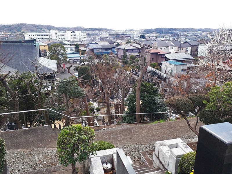日野市営墓地　住宅街の中にある墓域