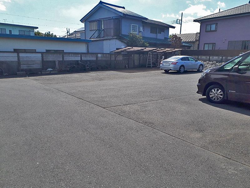 日野市営墓地　広い駐車場