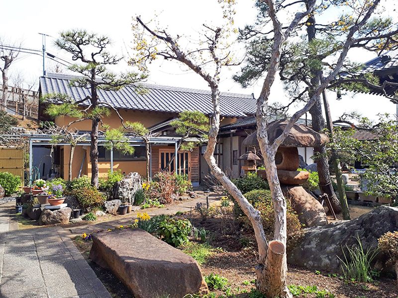 日野市営墓地　敷地内の庭園